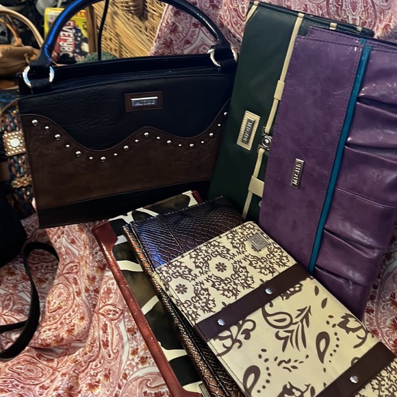 Miche Handbag with 5 Shells - Picture 2 of 9